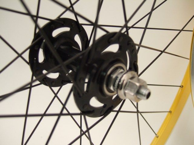   strong 3 cross spoke lacing axle nuts cog and lock rings are included